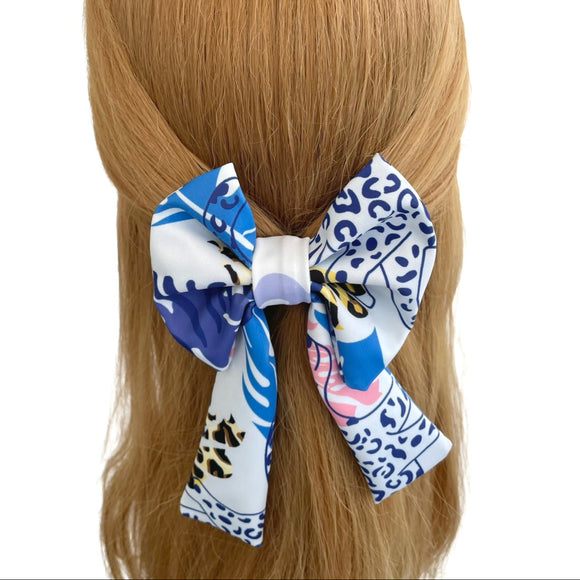 Hair bow with blue and white pattern on a mannequin head