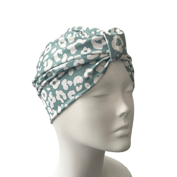 Turban with a pattern on a mannequin head against a white background